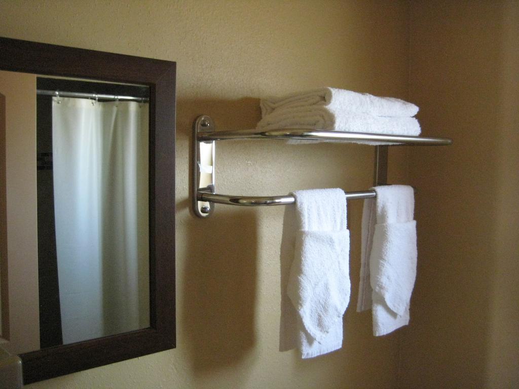 Americas Best Value Inn - Porterville Bagian luar foto