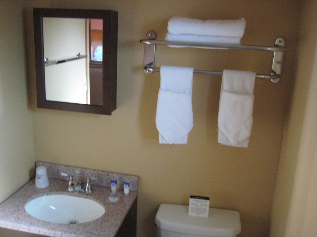 Americas Best Value Inn - Porterville Ruang foto